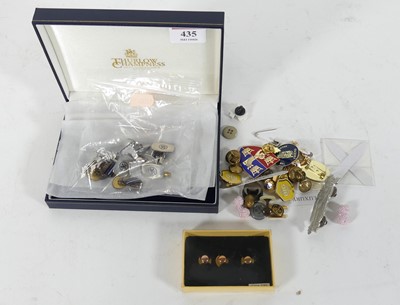 Lot 435 - A collection of jewellery, to include two...