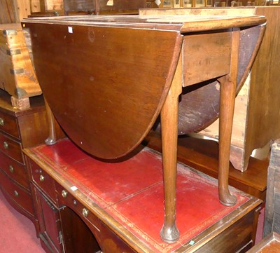 Lot 1377 - A George III walnut drop leaf dining table...