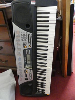 Lot 1097 - A Yamaha PSR-175 electric organ
