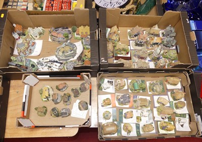 Lot 571 - A collection of assorted loose Liliput Lane...