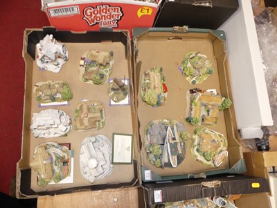 Lot 572 - A collection of loose Liliput Lane Cottage...