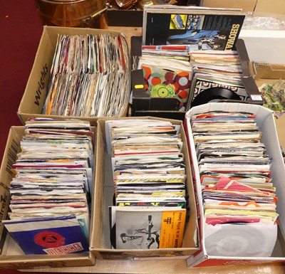 Lot 573 - A small collection of LPs to include Eydie...