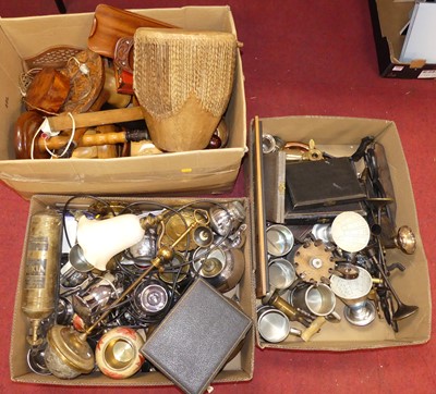 Lot 577 - A large collection of miscellaneous items to...