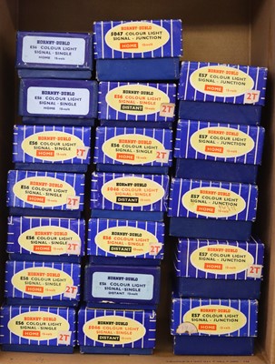 Lot 376 - Hornby-Dublo colour light signals, all (NM-M)...