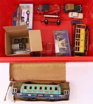 Lot 977 - a small collection of mostly loose models to...