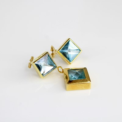 Lot 2042 - An 18ct yellow gold blue topaz pendant and...