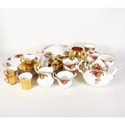 Lot 53 - A Royal Albert 'Old Country Roses' pattern tea...