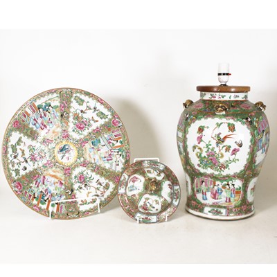 Lot 100 - A 19th century Chinese canton porcelain jar...