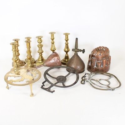 Lot 125 - A collection of metalware, to include a...
