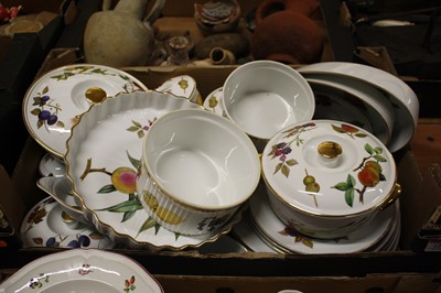 Lot 126 - A collection of Royal Worcester tableware in...
