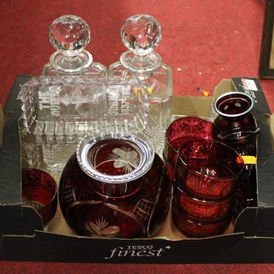 Lot 170 - A collection of mixed glass to include a...