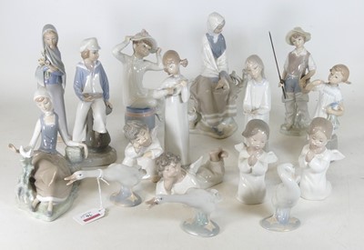 Lot 76 - A collection of Lladro figures, to include...