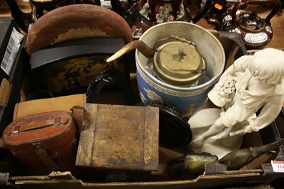 Lot 114 - A collection of ceramics and miscellaneous...
