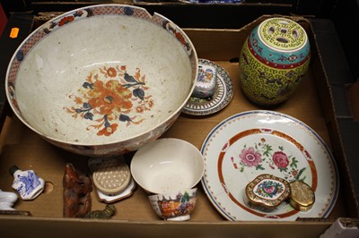 Lot 122 - A collection of Chinese ceramics to include a...
