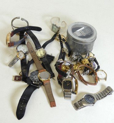 Lot 323 - A lady's Geneva gold plated cased wristwatch...
