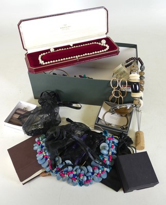 Lot 325 - A modern continental silver and paste set...