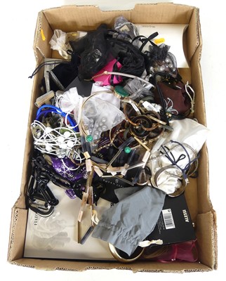Lot 327 - A collection of miscellaneous costume...
