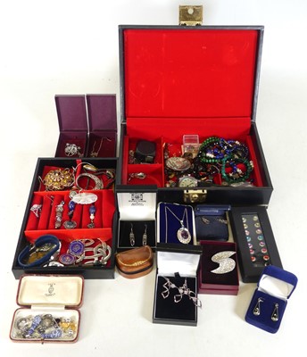 Lot 328 - A collection of assorted mainly modern costume...
