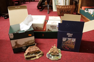 Lot 196 - A collection of boxed Lilliput Lane cottage...