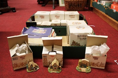 Lot 197 - A collection of boxed Lilliput Lane cottage...