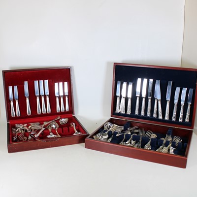 Lot 217 - A mixed suite of queens pattern flatware, to...