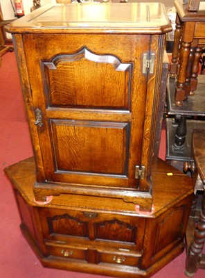 Lot 551 - A 17th century joined and panelled oak single...