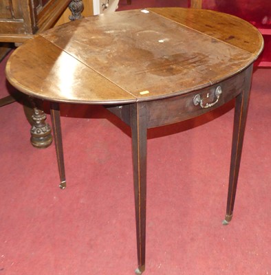 Lot 556 - A George III mahogany and rosewood crossbanded...