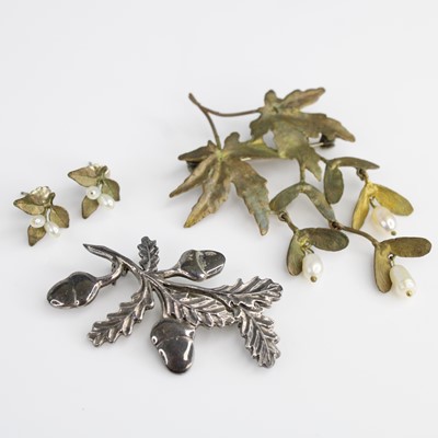 Lot 402 - A 1960's Geoffrey Bellamy silver oak leaf and...