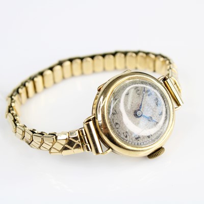 Lot 382 - A vintage ladies 9ct gold cased manual wind...