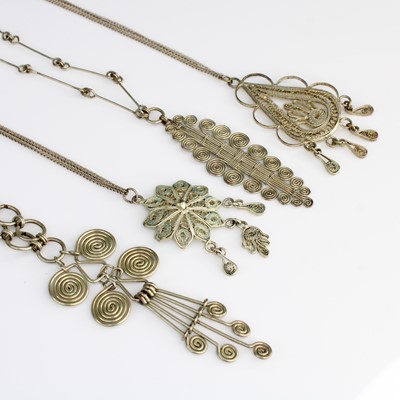 Lot 398 - Assorted filigree worked white metal costume...