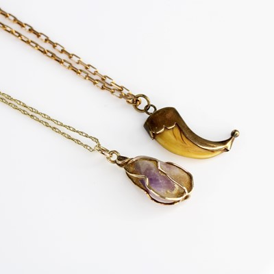 Lot 396 - A 9ct gold neck chain with damaged pendant,...