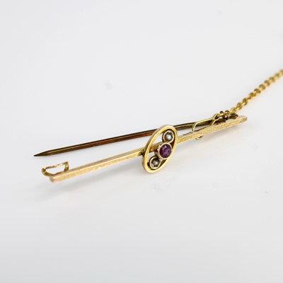 Lot 395 - A 9ct gold amethyst and seed pearl set bar...
