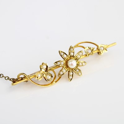 Lot 364 - A yellow metal and seed pearl set flower head...