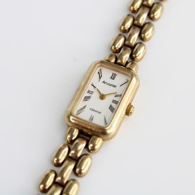 Lot 366 - A lady's Accurist 9ct gold cased quartz...