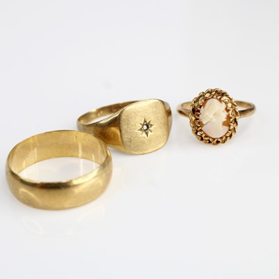 Lot 336 - A gent's 9ct gold wedding band, size U/V;...