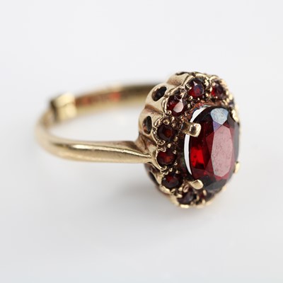 Lot 337 - A 9ct gold garnet cluster ring, size N, 3.6g