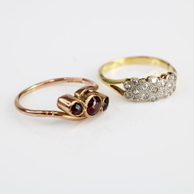 Lot 340 - An Edwardian 9ct gold garnet three-stone ring,...