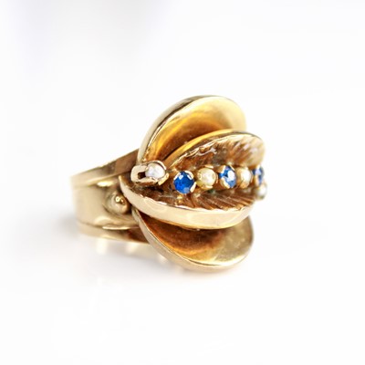 Lot 2157 - A yellow metal clam shell design dress ring,...