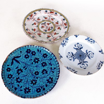 Lot 24 - A mid 17th century Delft plate underglaze blue...