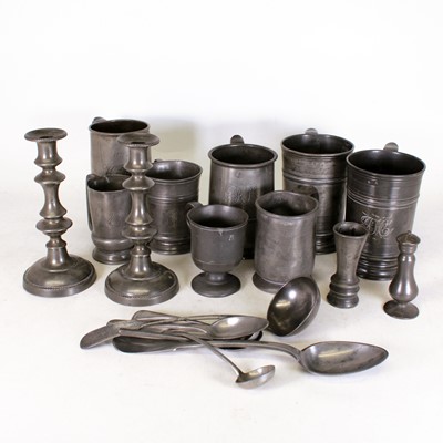 Lot 191 - A mid 19th century pewter quart tankard, the...
