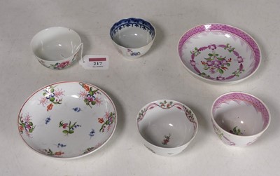 Lot 217 - A late 18th century New Hall ? tea bowl and...