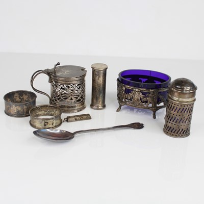 Lot 317 - A collection of silver items, to include a...
