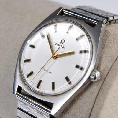 Lot 2210 - A gent's Omega Geneve steel cased automatic...
