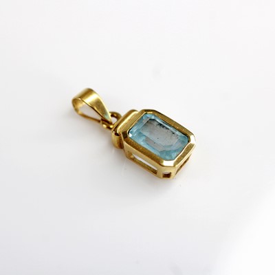 Lot 2184 - An 18ct yellow gold blue topaz pendant...