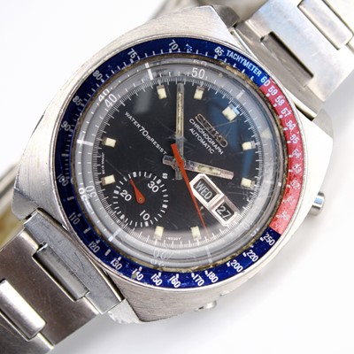 Lot 2084 - A gent's Seiko steel cased chronograph...