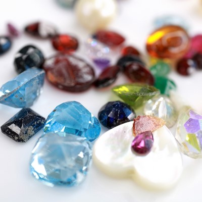 Lot 2101 - A bag of loose principally semi-precious...