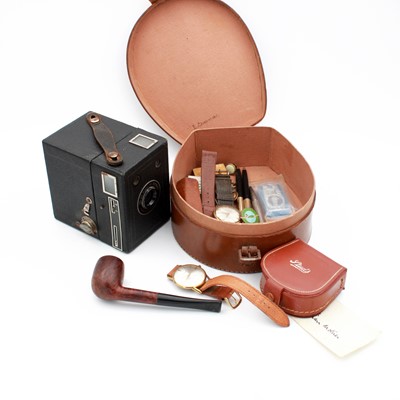 Lot 271 - A box of miscellaneous items, to include a...