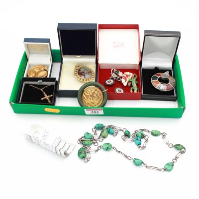 Lot 282 - A collection of assorted costume jewellery, to...