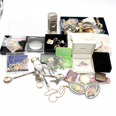 Lot 290 - A collection of assorted costume jewellery to...