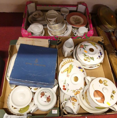 Lot 447 - A quantity of Royal Worcester Evesham pattern...